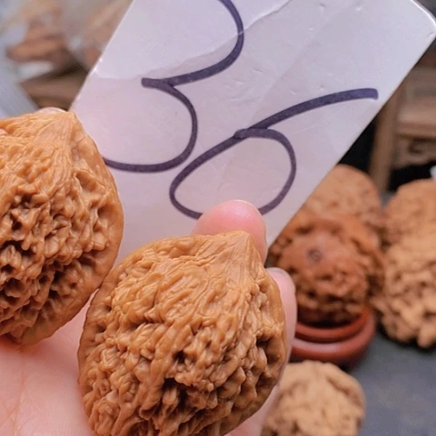 吊坠桃核35全品大蒜头45克