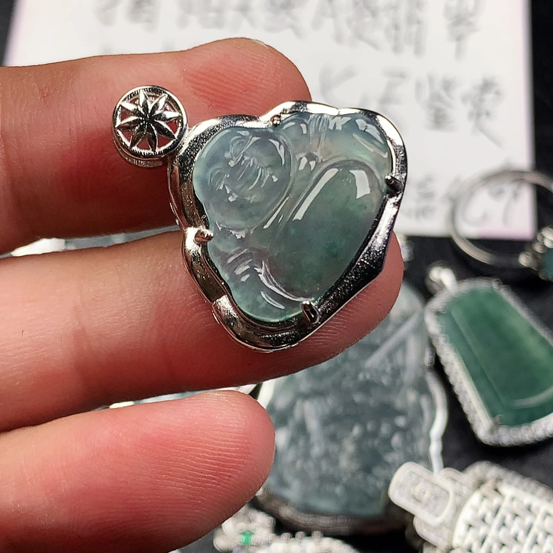 翡翠未镶嵌颈饰佛公