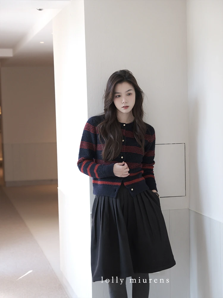 缪恩诗冬季新品Winter x「情思～」气质圆领长袖条纹针织开衫