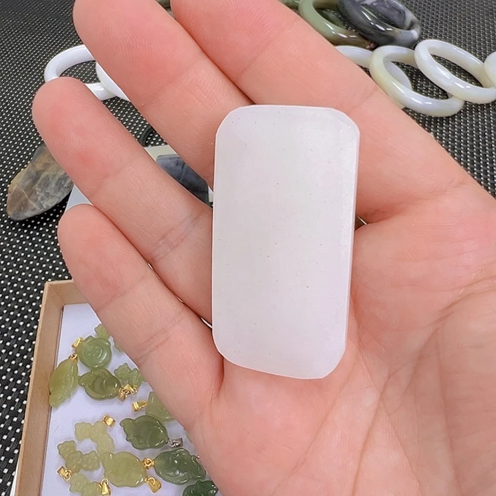 和田玉未镶嵌珠宝半成品