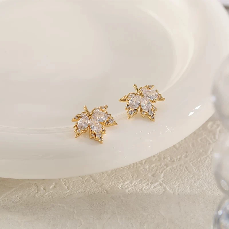 铜合金耳饰 气质枫叶设计感轻奢时尚微镶百搭耳环钉534