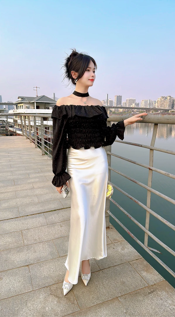 法式醋酸缎面烫钻荷叶边一字肩长袖上衣+鎏金醋酸缎面包臀鱼尾裙