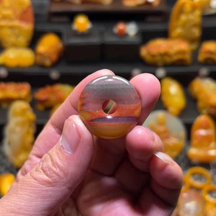 石英质玉（黄龙玉）未镶嵌颈饰