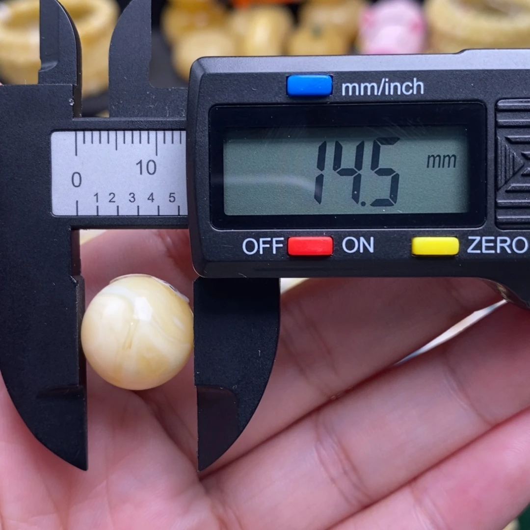 蜜蜡未镶嵌珠宝奇石