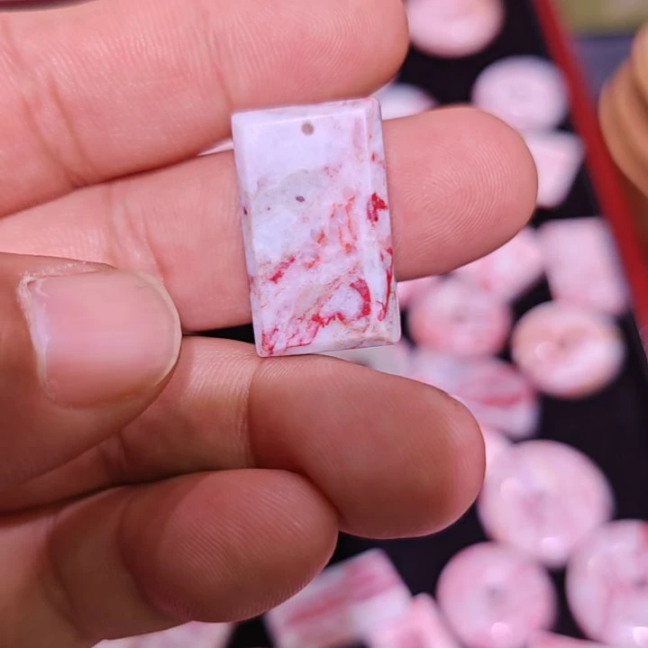 天然辰砂原石无事牌