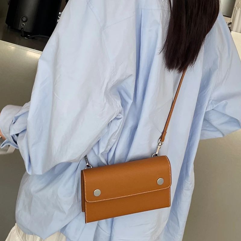 2025春季新款真皮单肩斜挎小方包手掌纹手机零钱包迷你铆钉邮差包