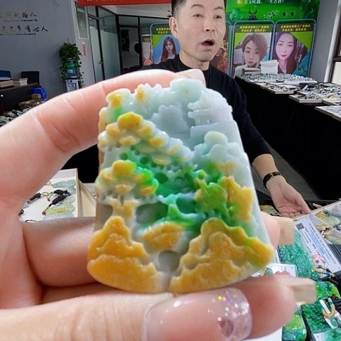 翡翠未镶嵌颈饰翡翠