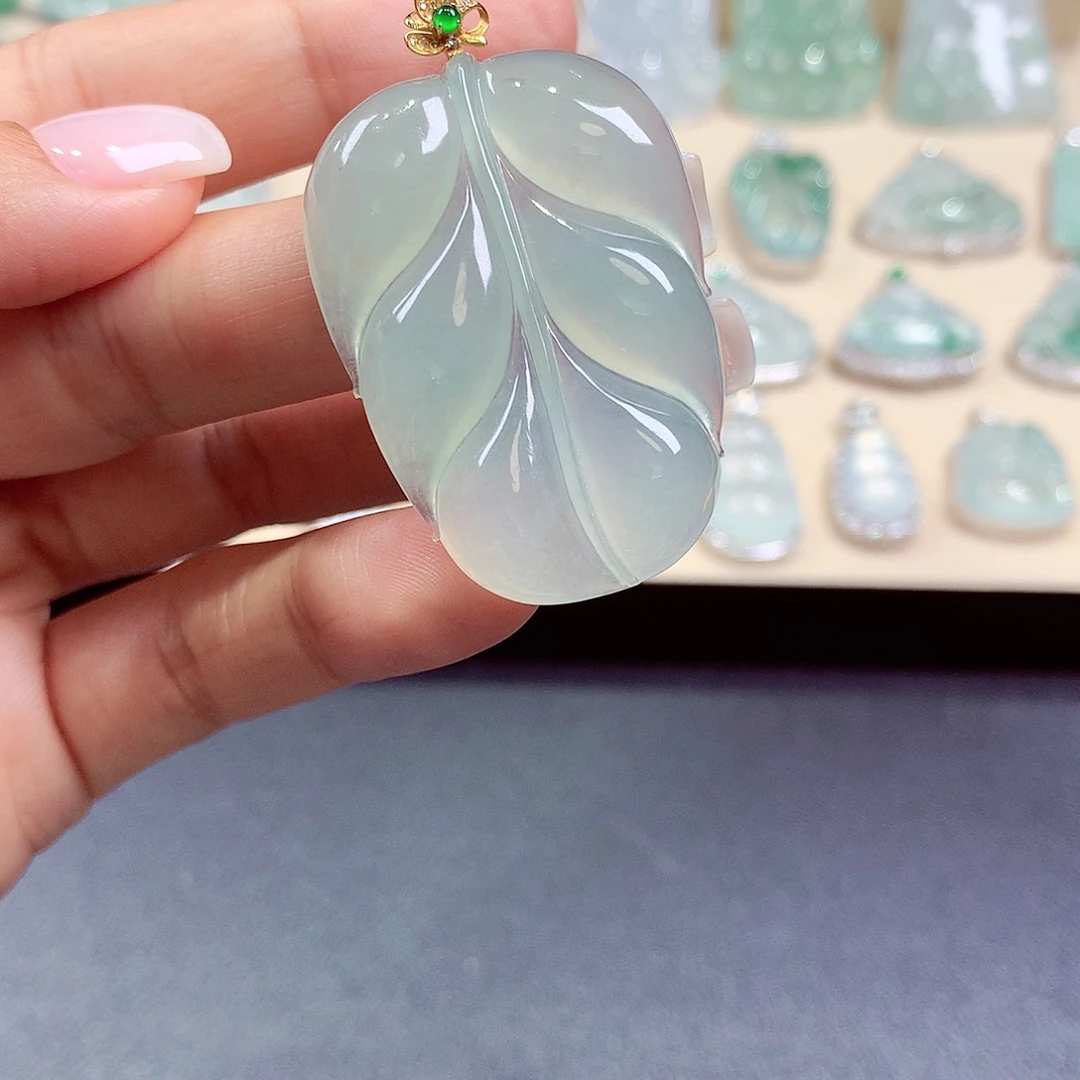 翡翠18K金镶嵌颈饰翡翠