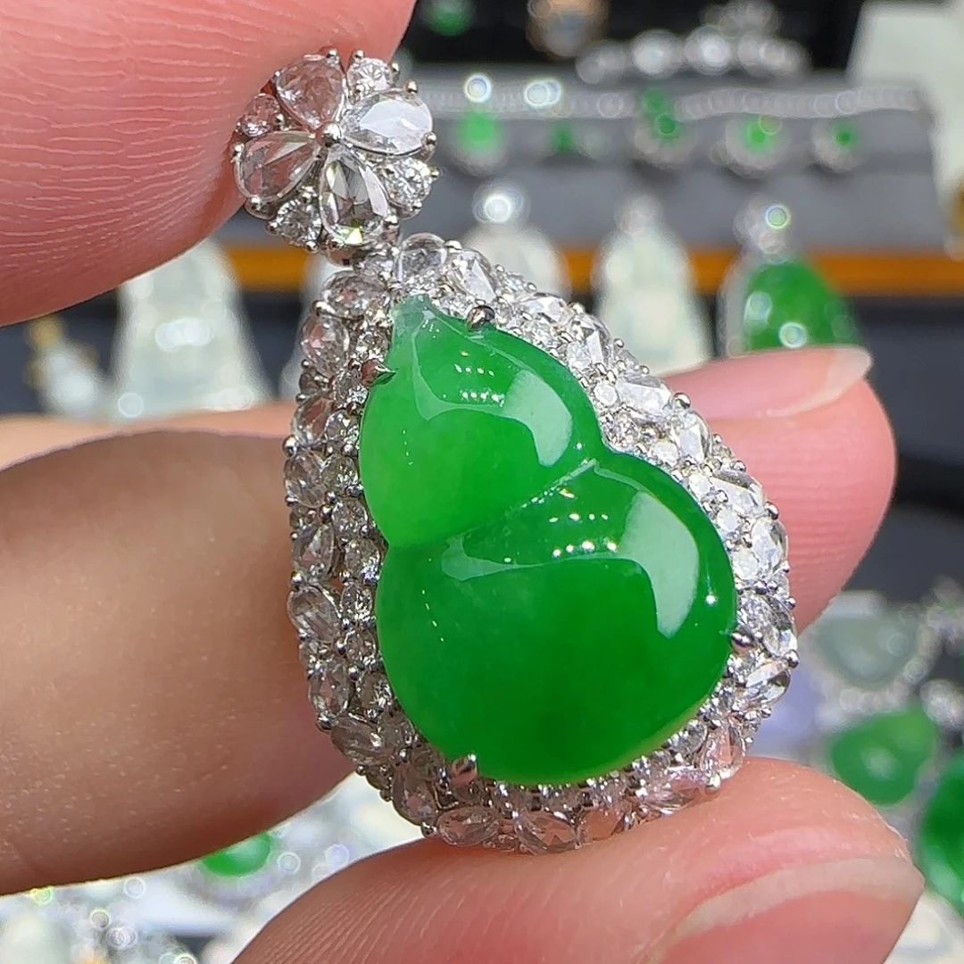 颈饰18K金镶嵌翡翠天然翡翠