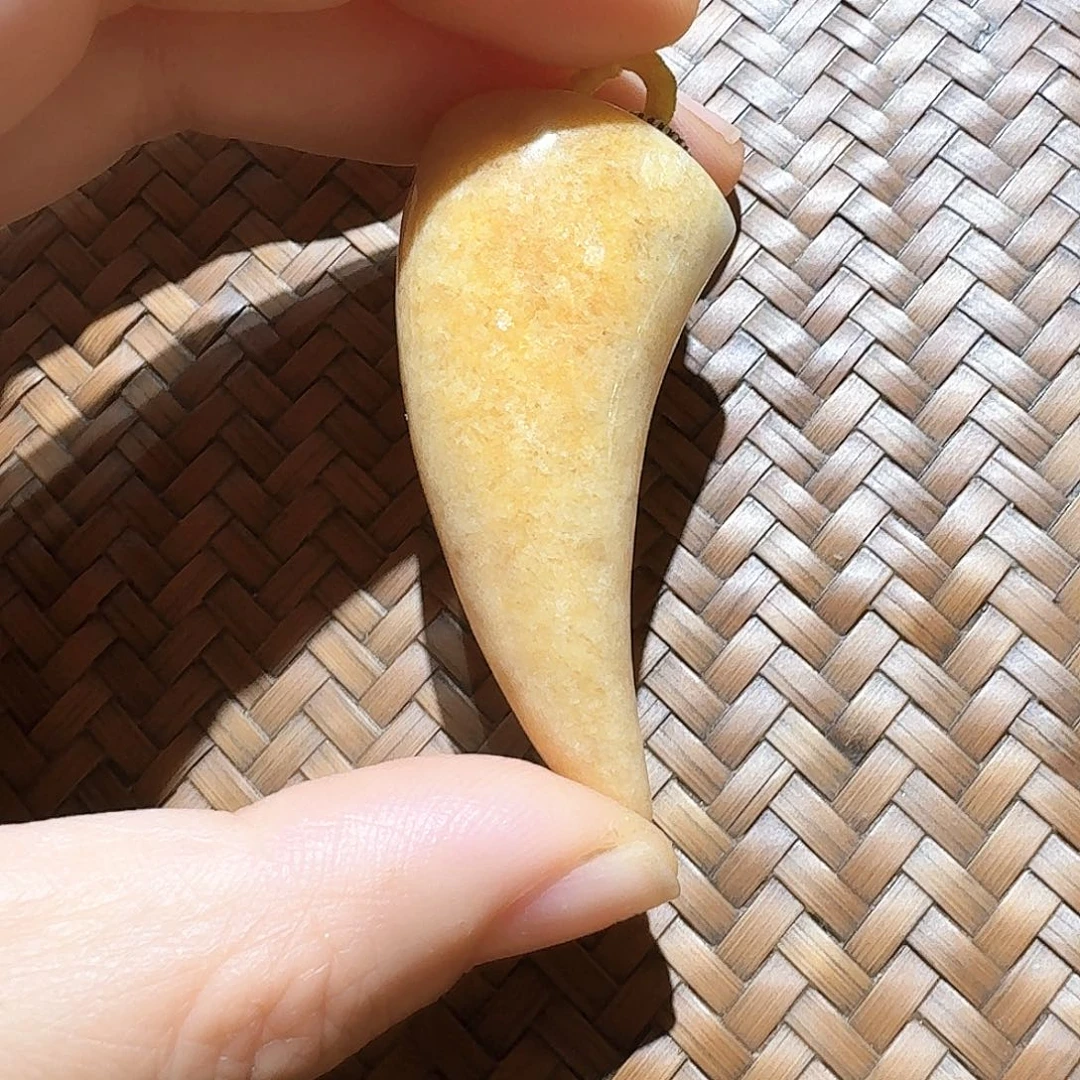 翡翠未镶嵌颈饰个性十足