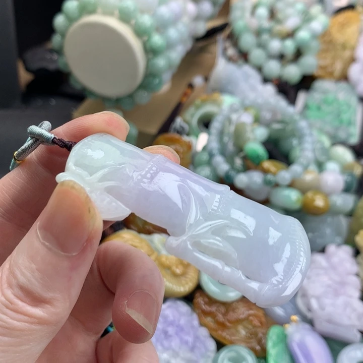 翡翠未镶嵌颈饰吊坠