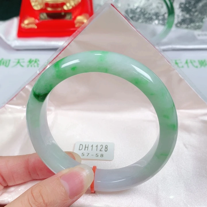 翡翠手镯未镶嵌艳*！   正圈59