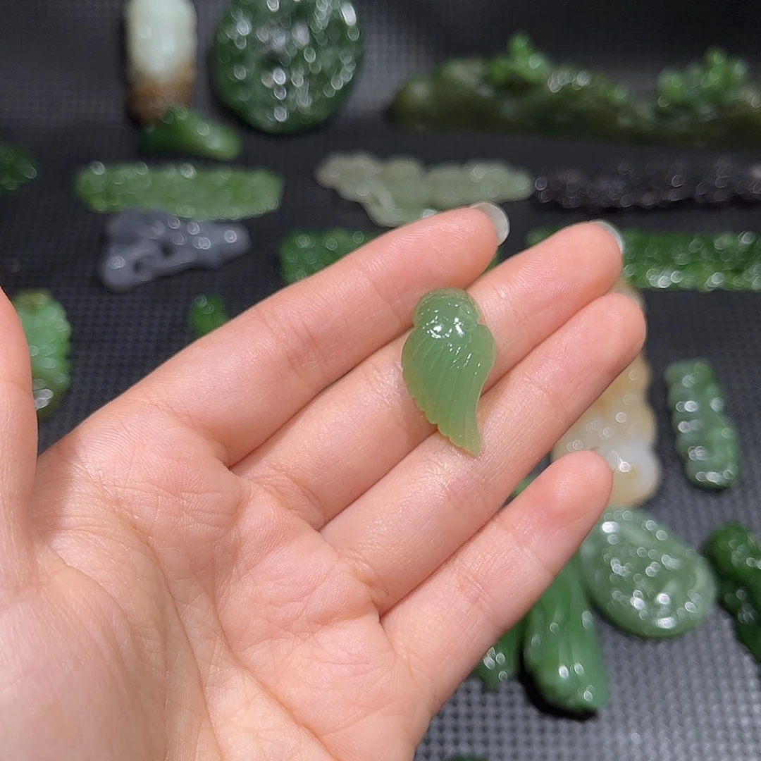 妖***孽和田玉未镶嵌颈饰