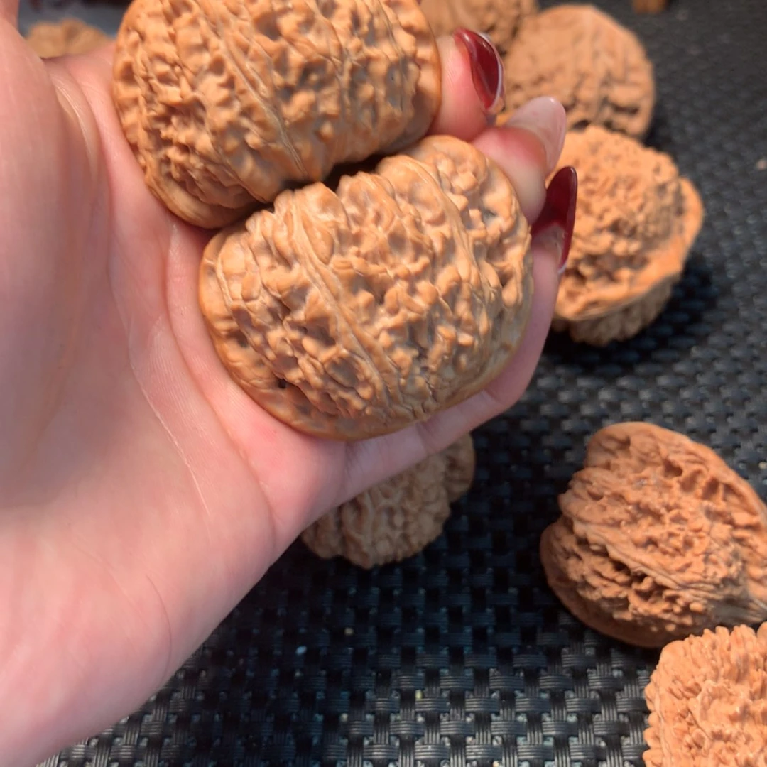 【闪购商品】文玩核桃吊坠闷白