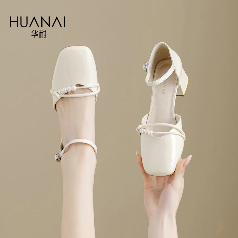 华耐包头凉鞋女2025夏季爆款百搭温柔一字带珍珠水钻高跟单鞋女