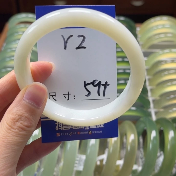 幸***贝岫玉未镶嵌手镯手镯