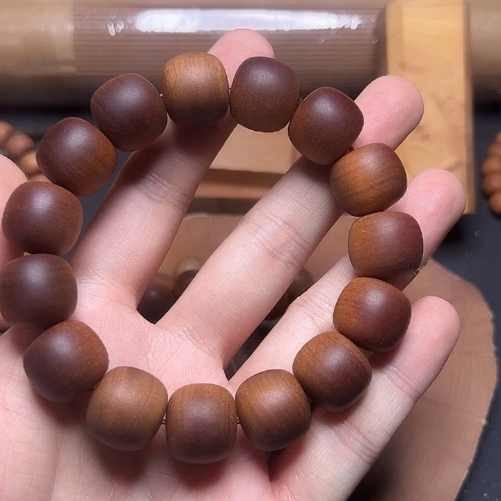 慎***独檀香木1516老型珠树心料横纹沉水级