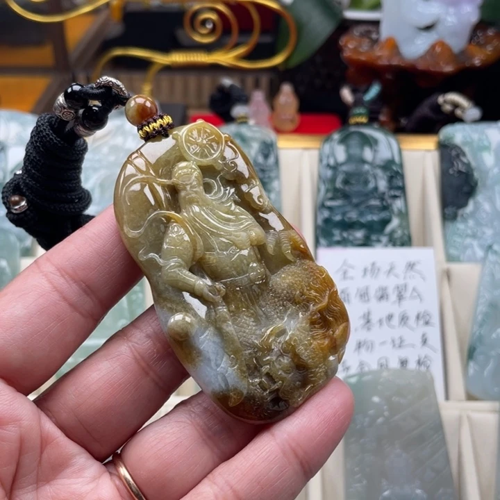 翡翠未镶嵌颈饰玉