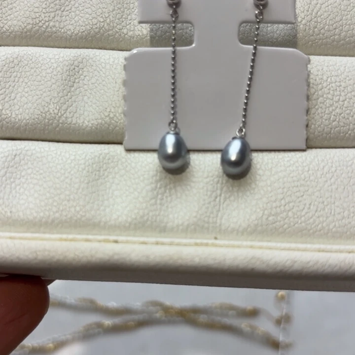 18K金镶嵌海水珍珠耳饰