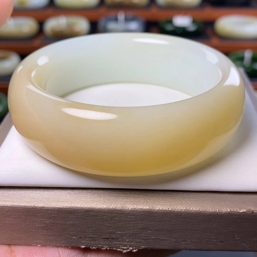 未镶嵌手镯和田玉（糖玉）