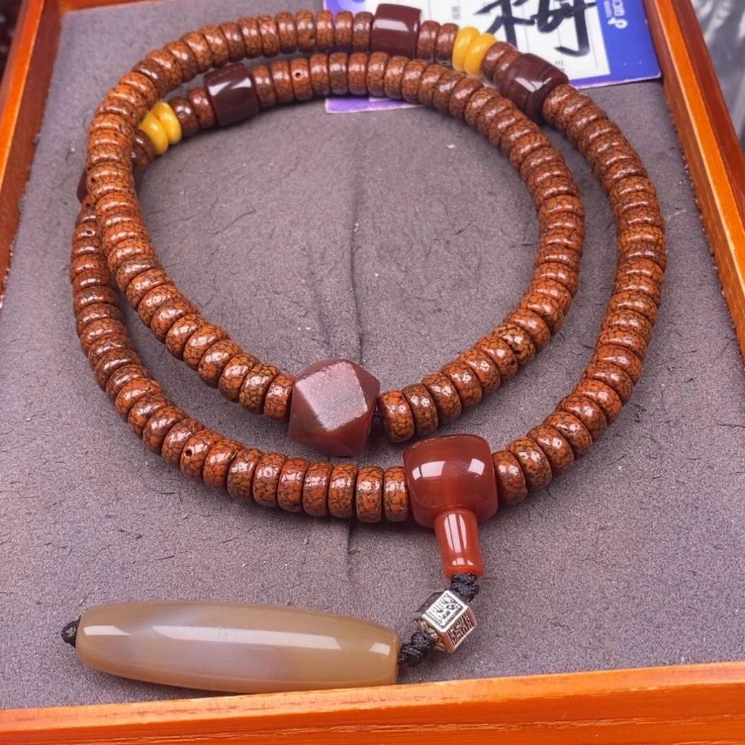 星月菩提吊坠为**媒星月