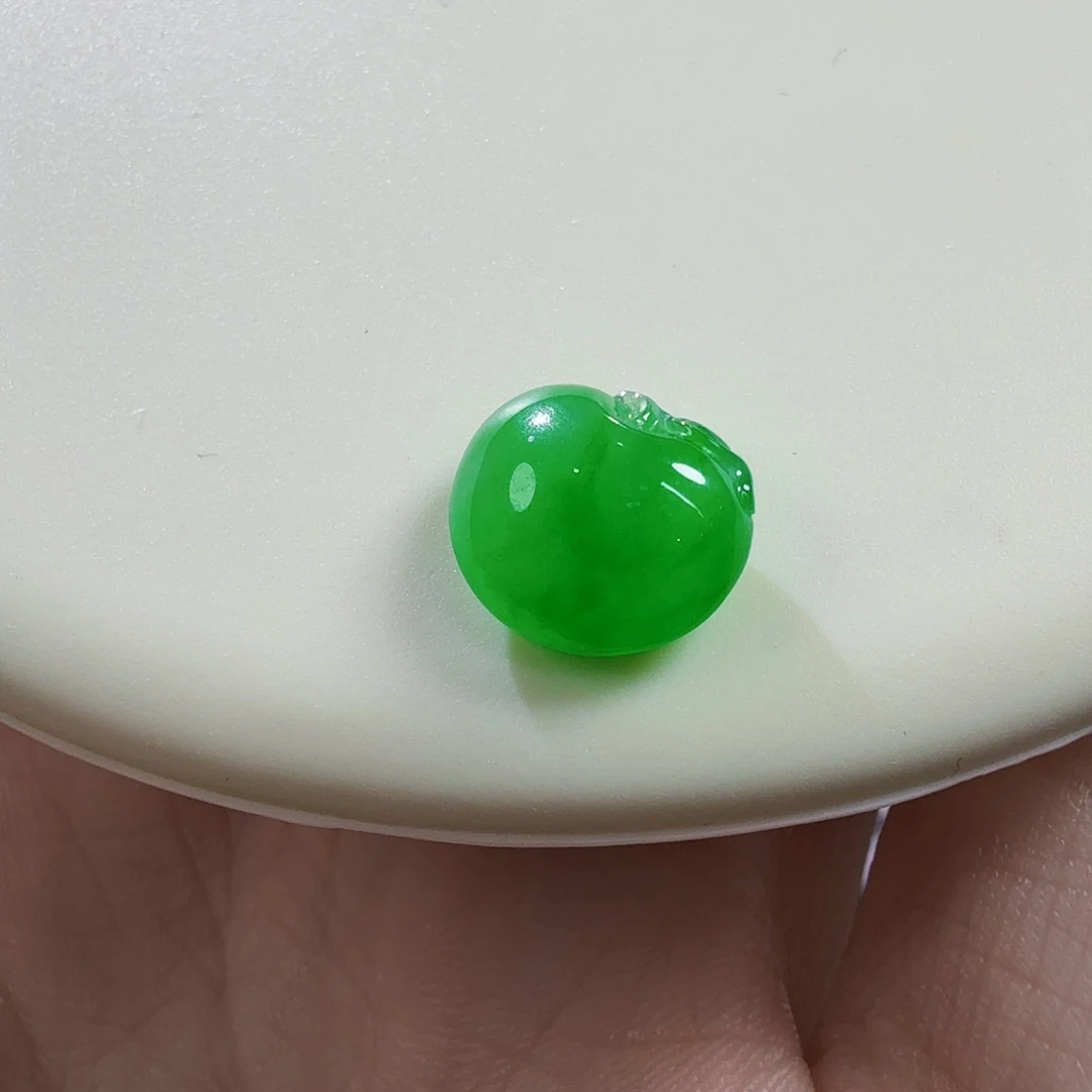 翡翠未镶嵌颈饰苹果