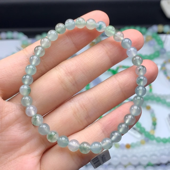 翡翠手镯未镶嵌翡翠