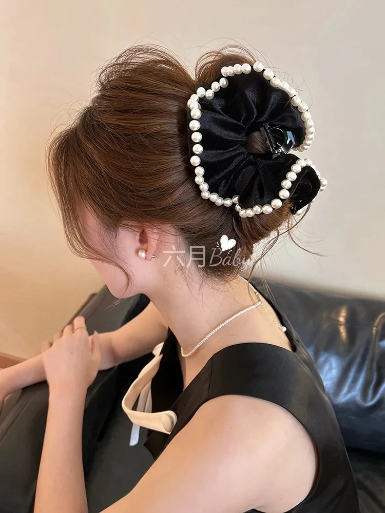 法式丝绒珍珠抓夹女高级感气质盘发鲨鱼夹2025新款后脑勺优雅发饰