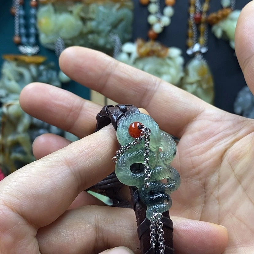 【闪购商品】蛇纹石玉手牌未镶嵌