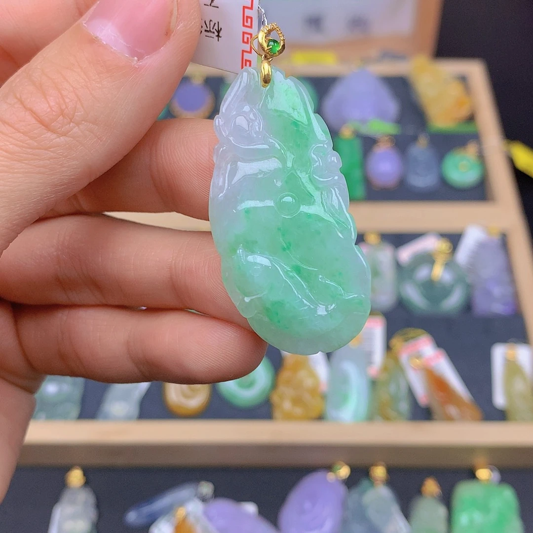 翡翠颈饰18K金镶嵌翡翠