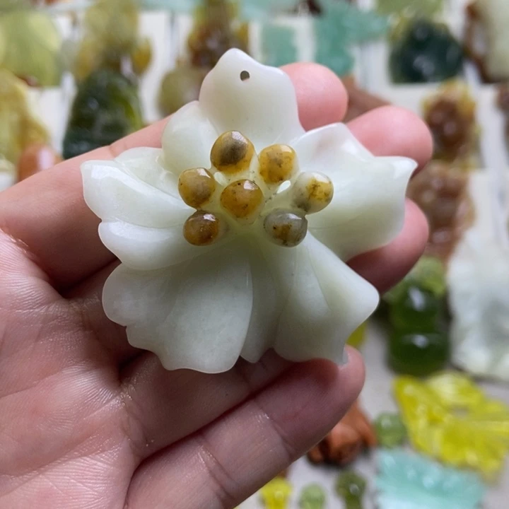未镶嵌蛇纹石玉挂件
