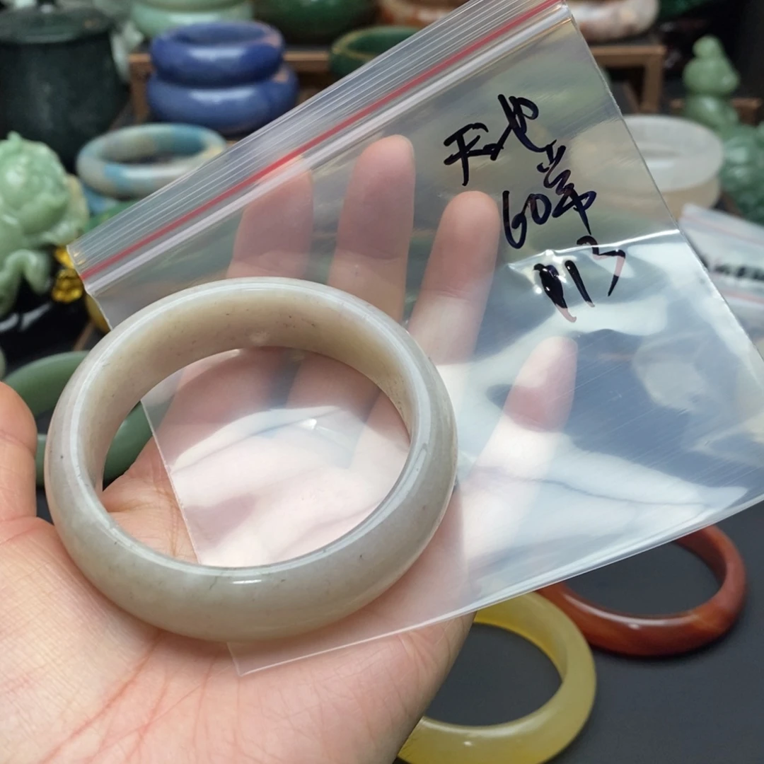 石英质玉手镯未镶嵌天**莲