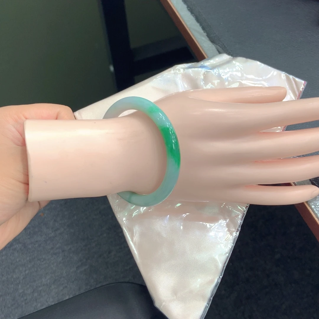 【闪购商品】翡翠手镯未镶嵌@**美55圆9号链接