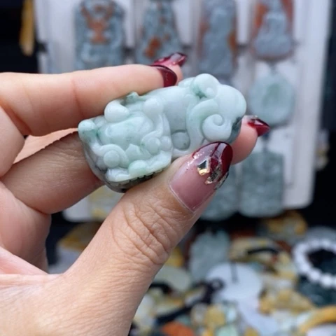 翡翠颈饰未镶嵌翡翠