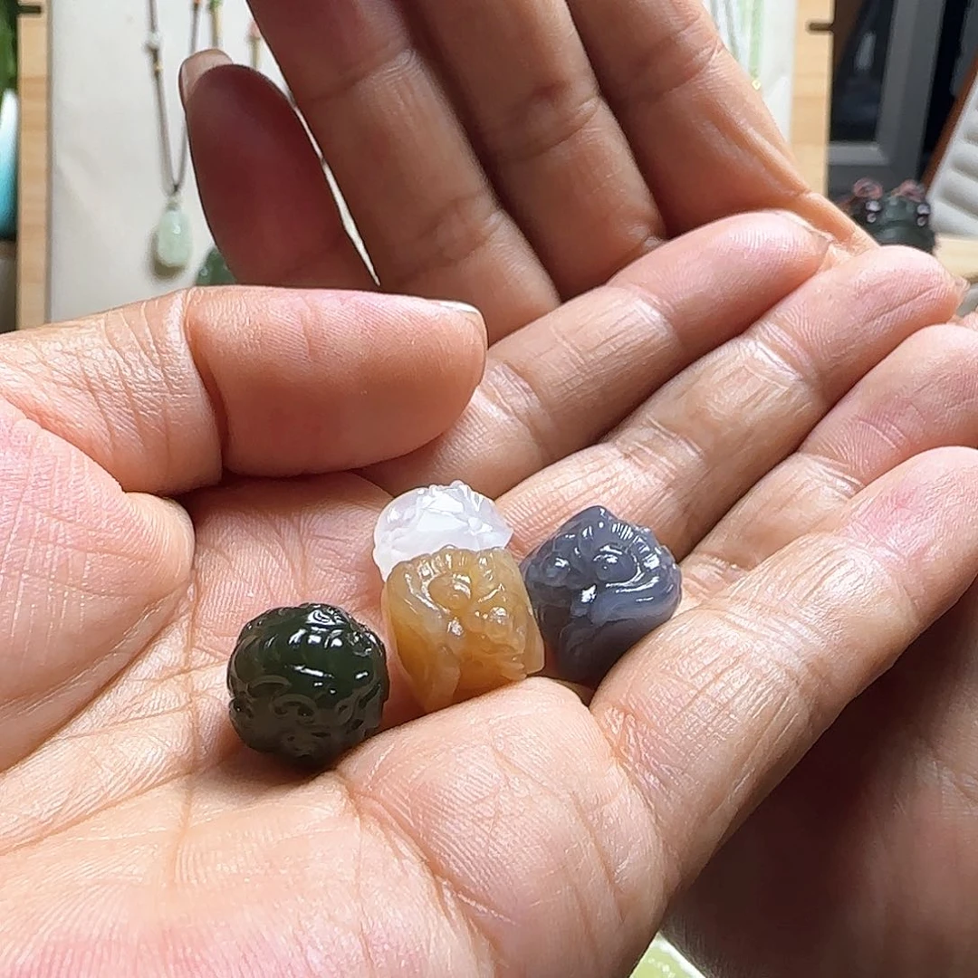 流***景和田玉未镶嵌颈饰