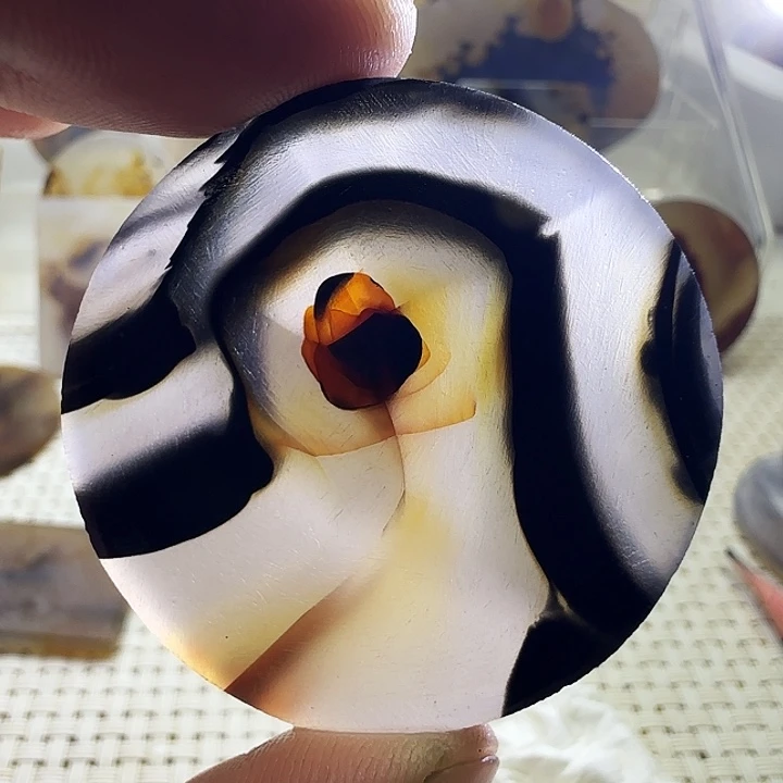 玛瑙/玉髓未镶嵌珠宝奇石