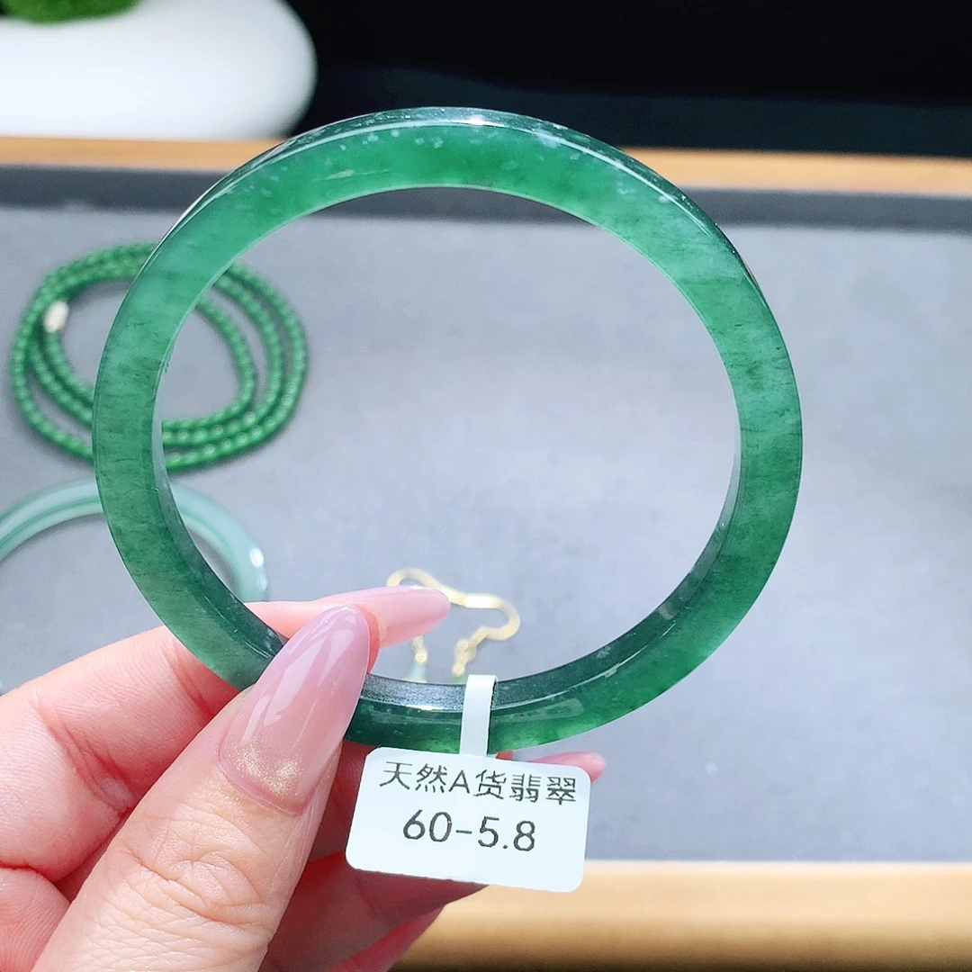 未镶嵌手镯（圆镯）翡翠