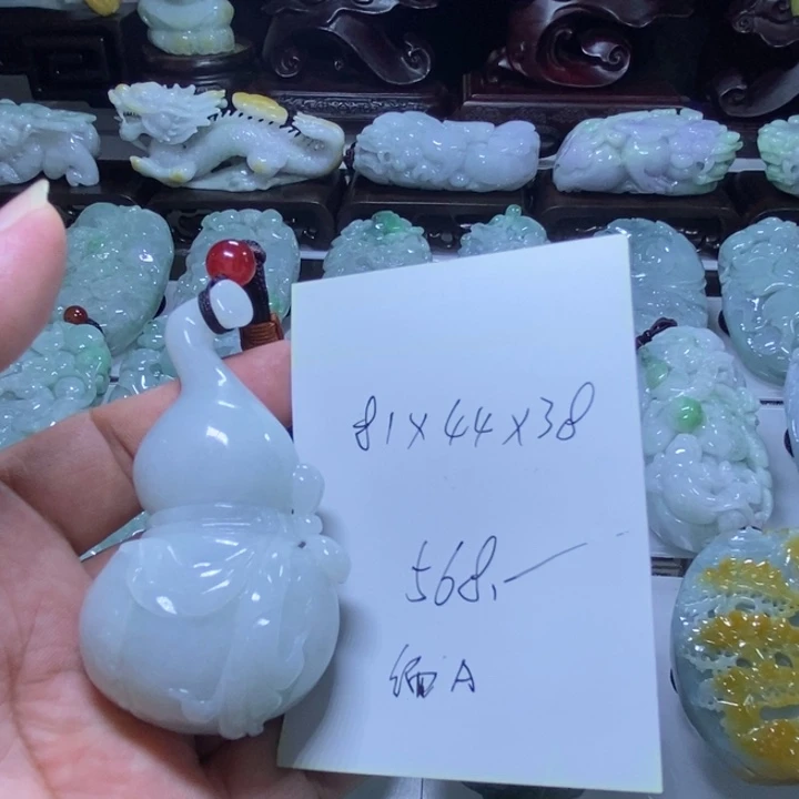 翡翠未镶嵌颈饰葫芦手把件