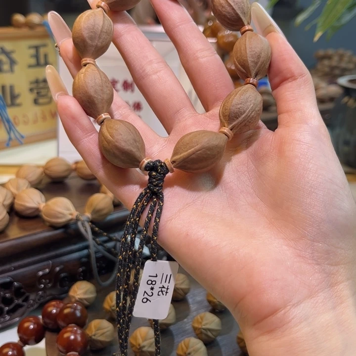 潇***哥大叶紫檀（黑酸枝木类）