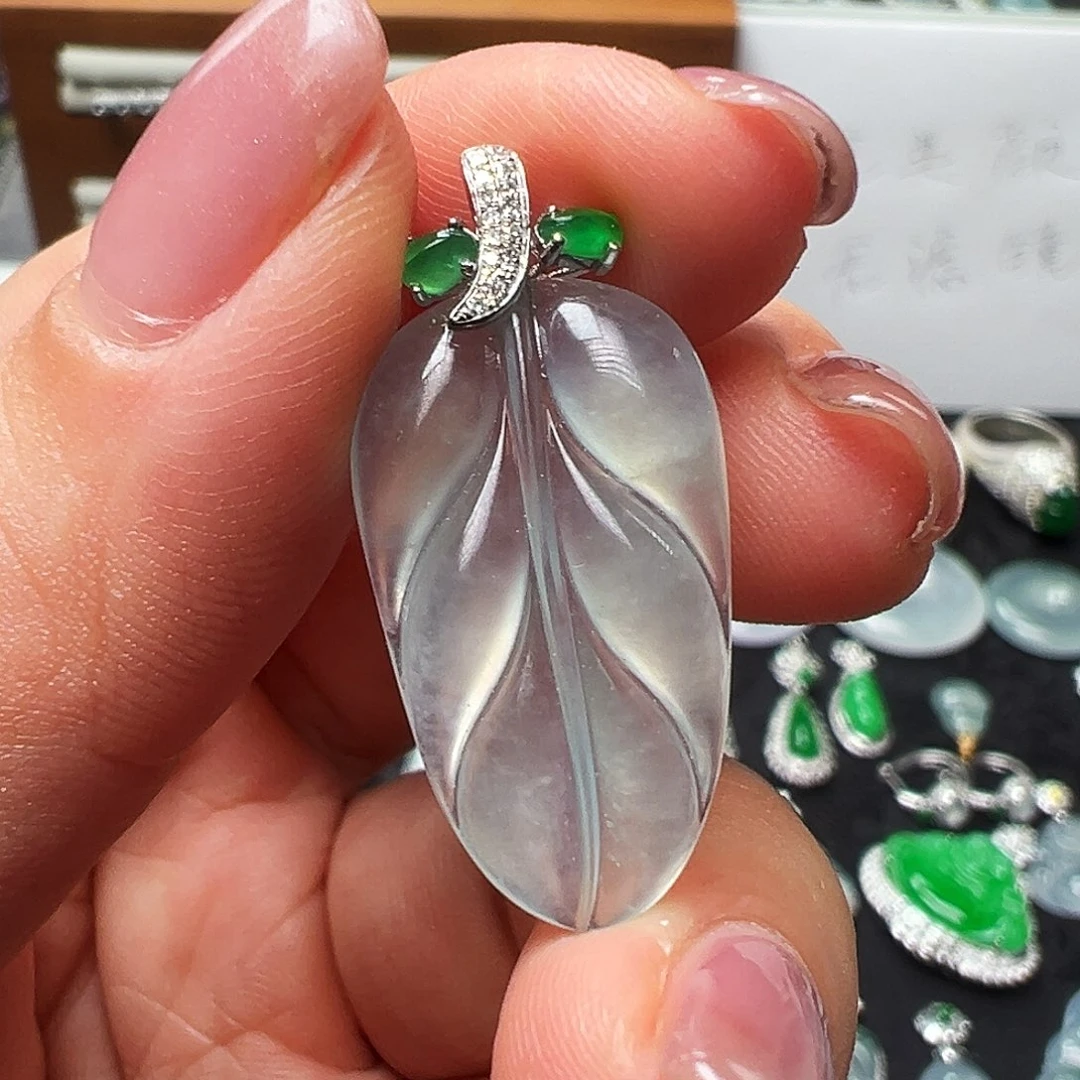 翡翠18K金镶嵌颈饰吊坠