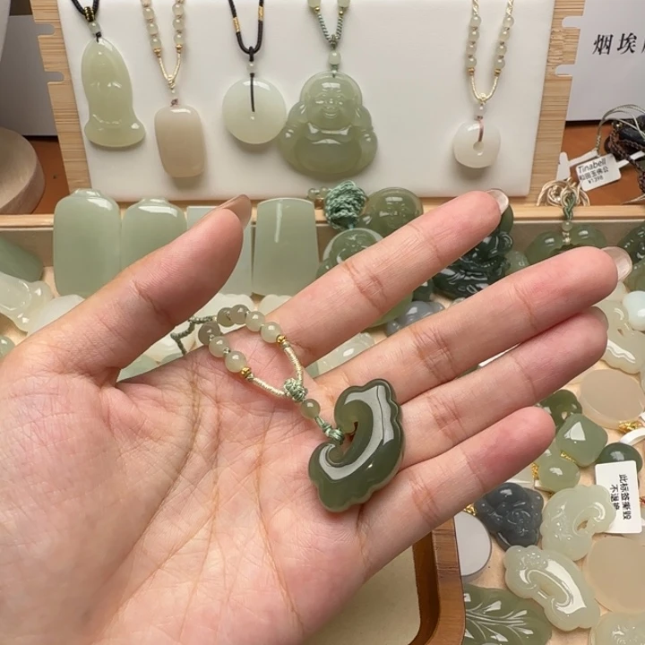 颈饰未镶嵌和田玉