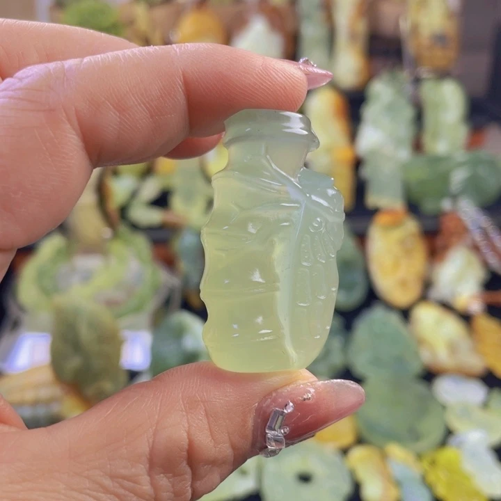 蛇纹石玉颈饰未镶嵌