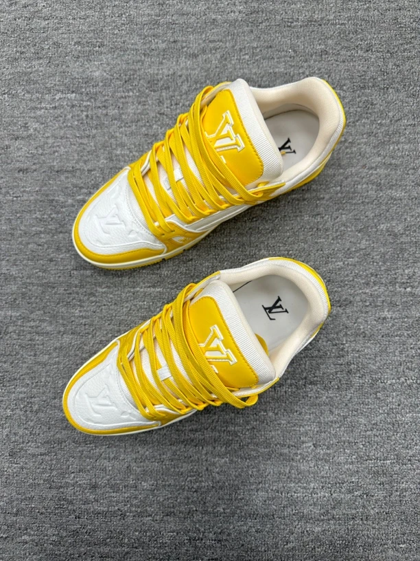 全新未使用 LouisVuitton/路易威登 41 lv trainer 白黄压纹板鞋