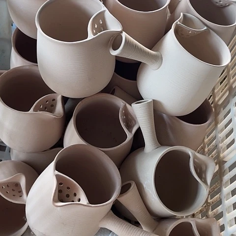 微瑕、明火，口径8，高9有裂，400毫升