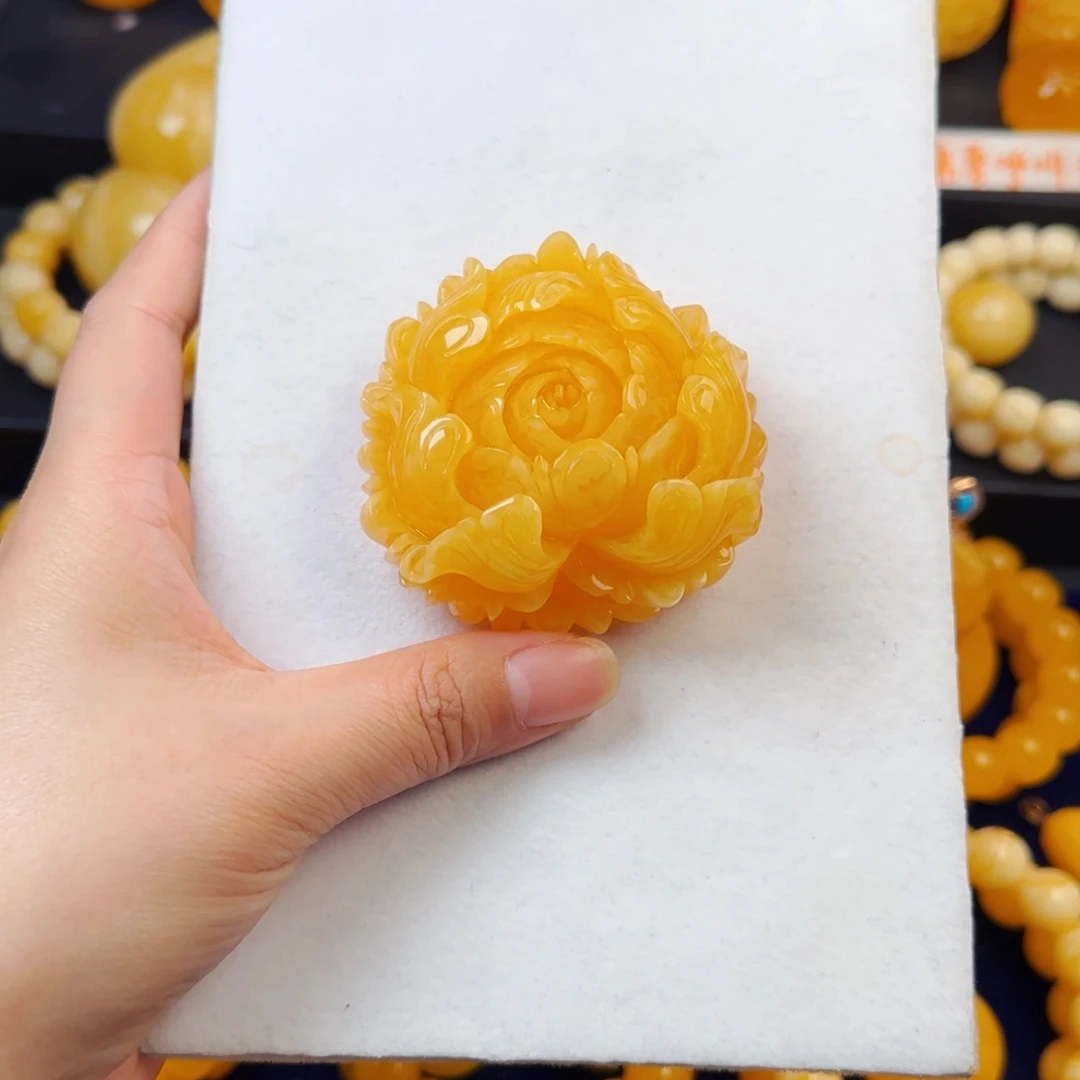 蜜蜡未镶嵌颈饰牡丹花吊坠