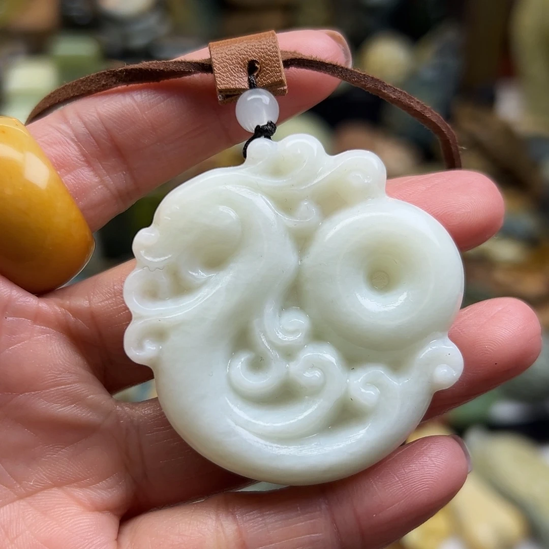 岫玉未镶嵌颈饰岫玉龙扣