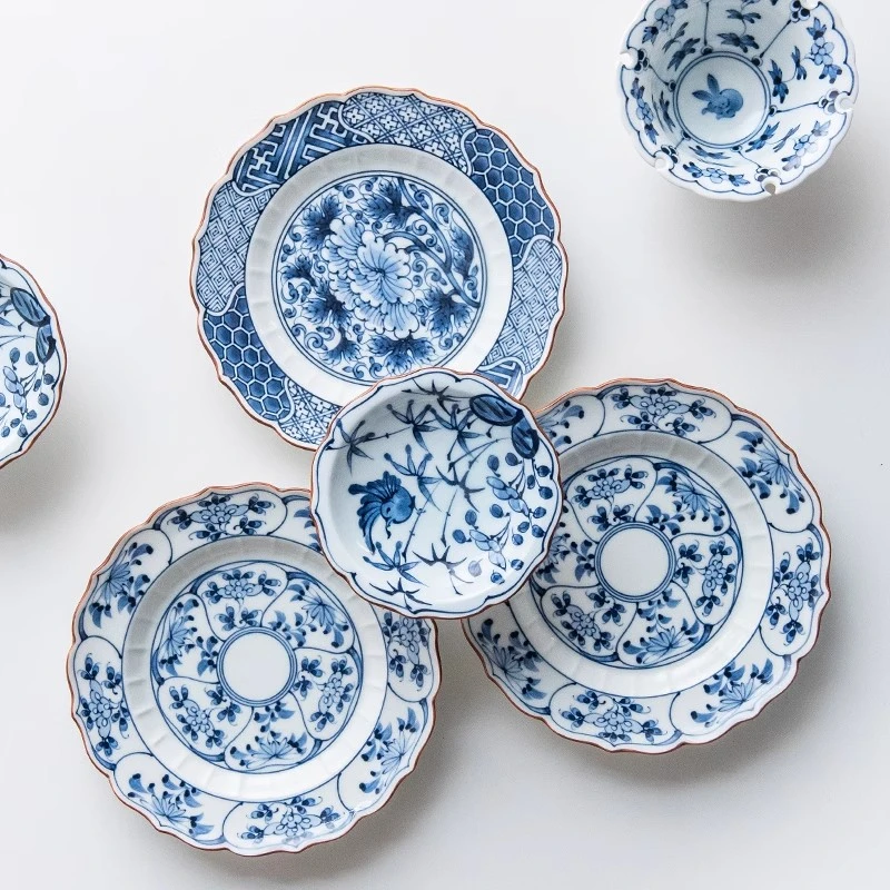 日本进口瑞祥纹复古青花瓷器盘甜品盘高台圆盘小碟日式菜盘茶碗
