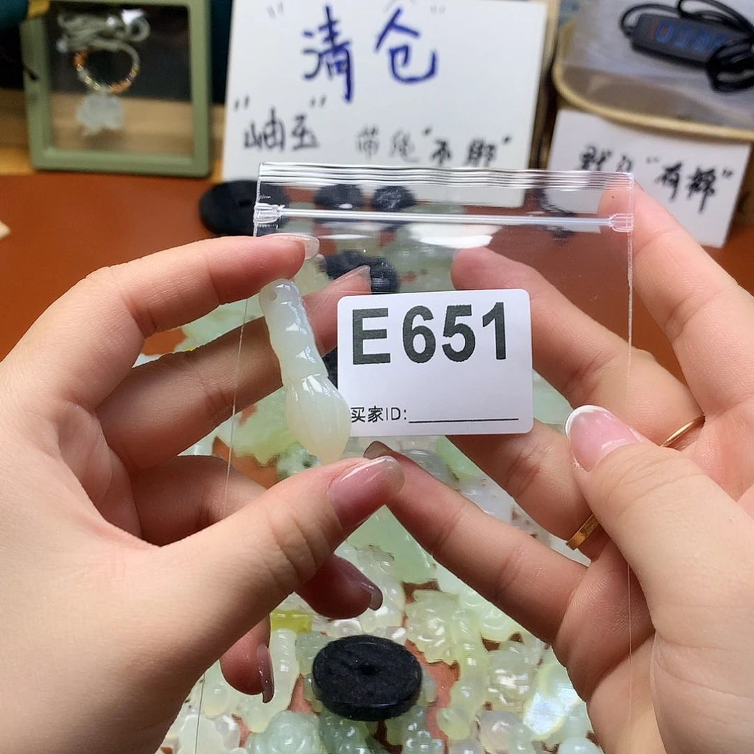 蛇纹石玉颈饰合金