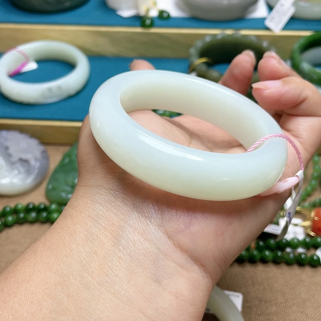 【闪购商品】和田玉手镯56圈口109未镶嵌草****甜