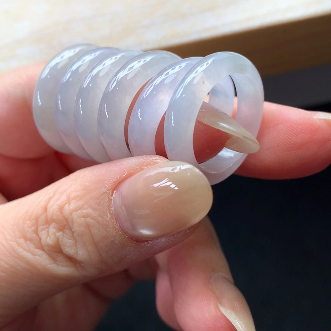 翡翠未镶嵌颈饰多样性发一个